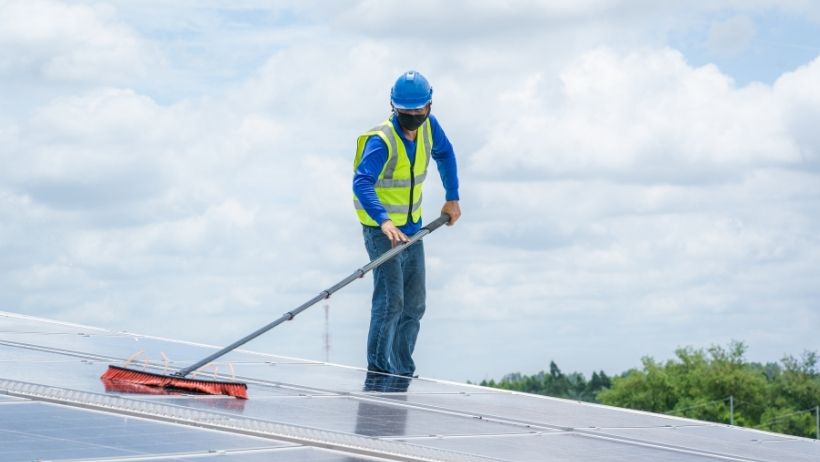 Čiščenje sončne elektrarne